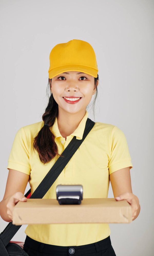courier-delivering-pizza-1.jpg courier-delivering-pizza-1.jpg